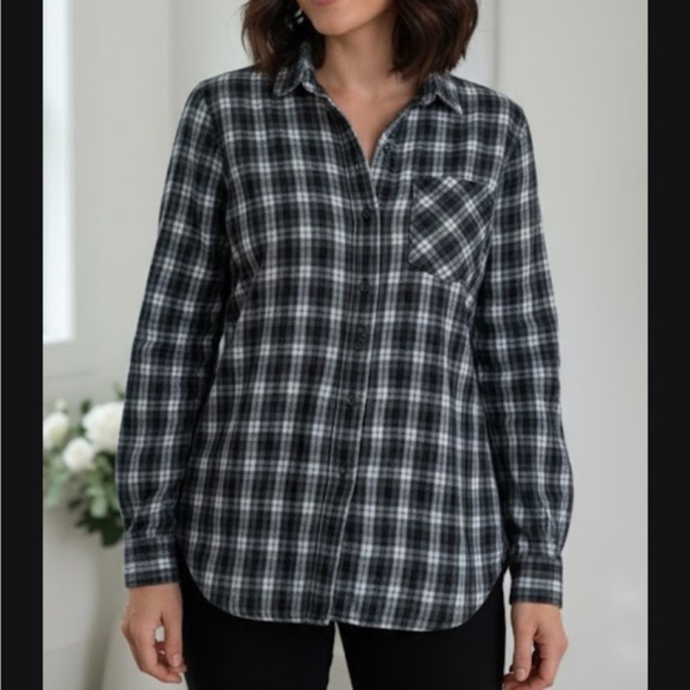 Madewell Women's Black and White Plaid Button Down Shirt